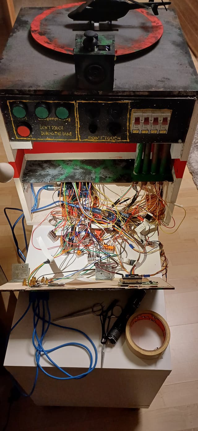 Der Kabelsalat in der Escape-Room-Box